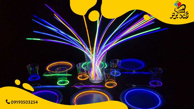 تعدادی میله رنگی با نور بلک لایت